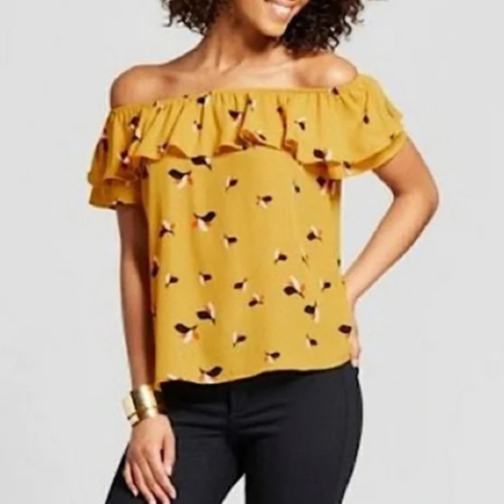 ⭐️HP⭐️ Xhilaration Ruffled Off Shoulder Top - Picture 2 of 16